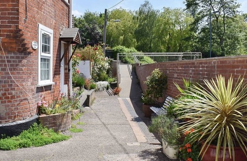 Lympstone Cottage | Devonshire cottage nestled in a pretty fishing village