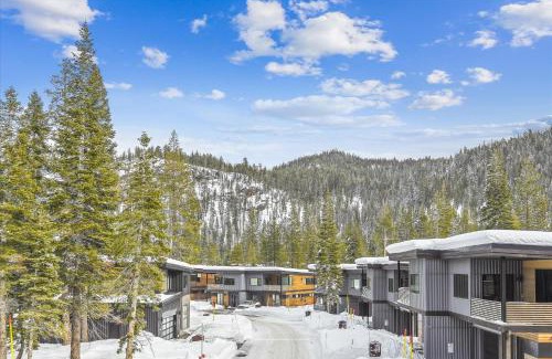 Olympic Valley House | Diamond Run at Palisades - Luxury Townhome, Ski Shuttle Pet Friendly and Hot Tub!