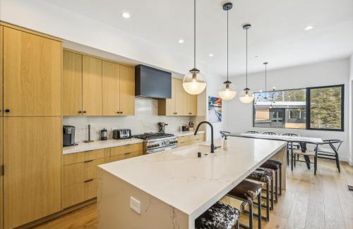 Olympic Valley House | Diamond Run at Palisades - Luxury Townhome, Ski Shuttle Pet Friendly and Hot Tub!