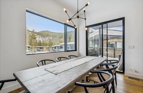 Olympic Valley House | Diamond Run at Palisades - Luxury Townhome, Ski Shuttle Pet Friendly and Hot Tub!