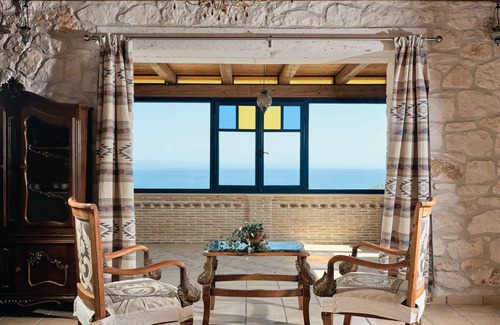 Xirokastello Villa | Diamond Suites