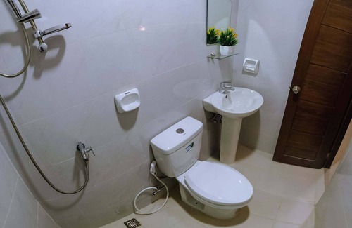 Coron Town Proper Hotel | DIANNA'S INN