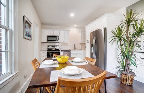 Dilworth House | Dilworth Cottage - Walk to Panthers Stadium and Uptown Attractions! Fire Pit, BBQ, & Pet Friendly!