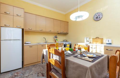 Chlomatiana Apartment | Dimitra House - Corfiot country side getaway