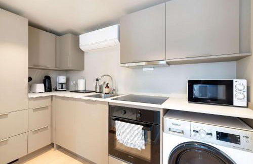 Kristiansand House | DINBNB Apartments l 92m to Kvadraturen l Renovated 2025 l 24l7 checkin