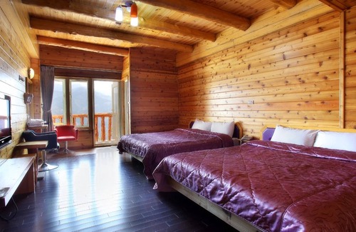 Ren'ai Bed & Breakfast | DingdaiGlass Villa