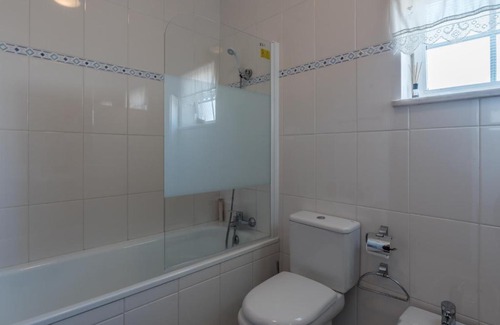 Parchal Bed & Breakfast | Dipti's