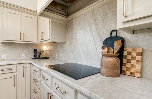 Laguna Park House | DIRECT LAKE ACCESS in a boutique-style lakehouse on Lake Whitney!