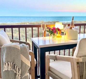 Folly Field Apartment | Direct Oceanfront - On the Beach with 2 Pools & Bar!