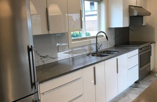 Okanagan-Similkameen House | Directly across from Powell Beach, 2 bedroom, 2 bathroom. Luxury Carriage Home.