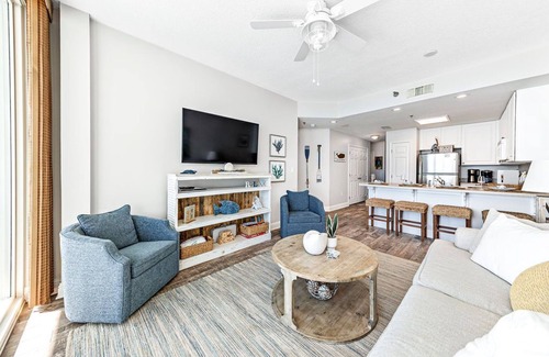 Gulf Shores Condo | DIRECTLY ON THE BEACH~1 BD+Bunk Room~Book 7 or more nights for a 10% discount~