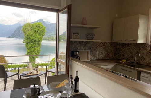 Idro Apartment | DIRECTLY ON THE BEACH/LAKE, apartment up to 4 people, pool and garden, Villa Soghetta type S3