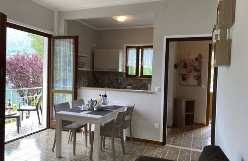Idro Apartment | DIRECTLY ON THE BEACH/LAKE, apartment up to 4 people, pool and garden, Villa Soghetta type S3