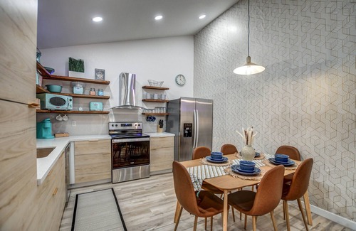Mesa Grande House | *DISCO DEN*/All New Funky 70s Pad w/Hot Tub!
