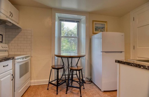 Perryville Apartment | Discounted Stays | 1BR | Dog-Friendly | King | A/C