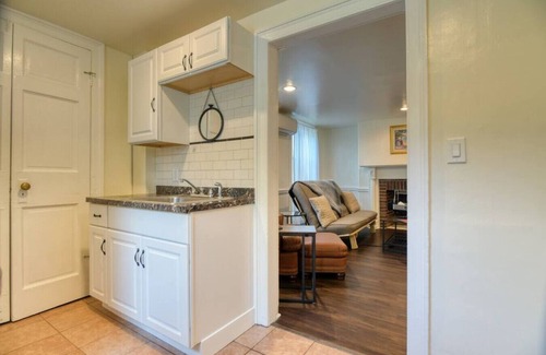 Perryville Apartment | Discounted Stays | 1BR | Dog-Friendly | King | A/C