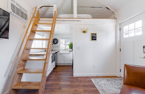Camas Apartment | Discover an authentic mini getaway in this charming, upbeat space
