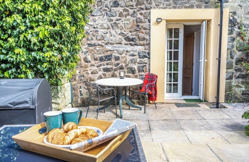 Waren Mill Cottage | Discover coastal tranquility in Millhouse Cottage on Budle Bay.