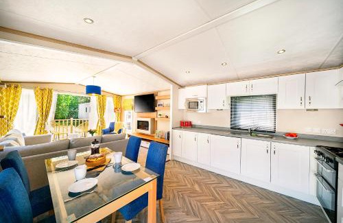 Carlisle House | Discover, Enjoy Ultra-Fast Starlink WiFi Lodge