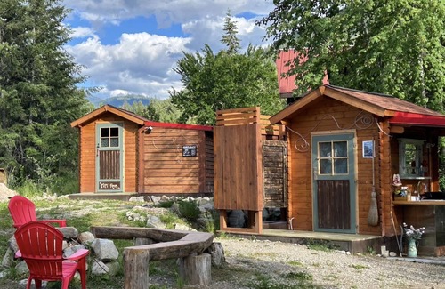 Nelson Cabin | Discover Funky Bunky: Your Rustic Retreat 5 Min from Nelson