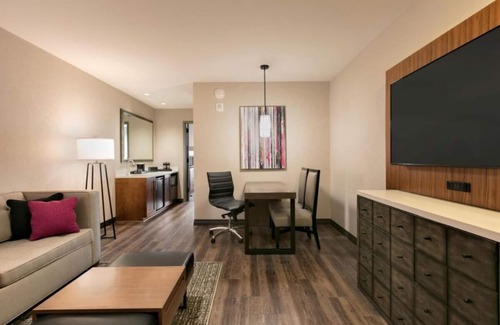 Berkeley Heights Hotel | Discover Relaxation and Joy! Free Breakfast, Indoor Pool, Pets Allowed!