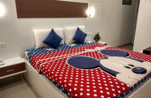 Ekala House | Diva Villa Transit Hotel