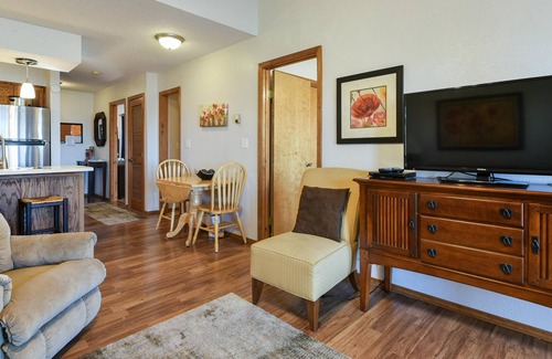 Notch Estates Condo | Divine 9 Condo - Resort Amenities - Fishing Lake - Hiking Trails - So Comfy!!