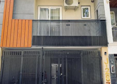 Saket Apartment | Divine India Service Apartment 3Bhk,J-267