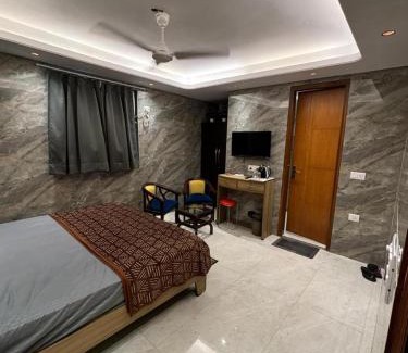 Lajpat Nagar Bed & Breakfast | Divine Residency