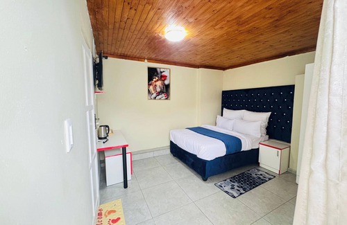 Norwood House | DJ Guest Lodge Norwood