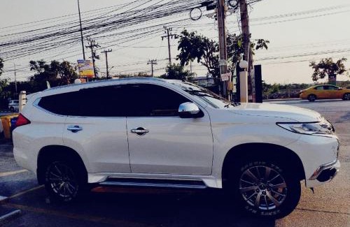 Thung Song Hong House | Dmk Don Mueang airport Guest House meet-greet service