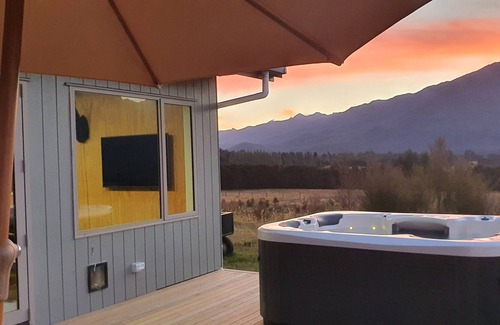 Maruia Cottage | DOC tracks by day, Massage Spa by night.