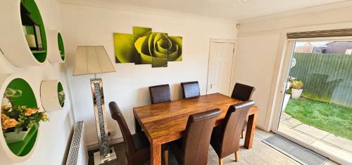 Longcroft Apartment | Dochart 3 Bedroom Apartment - Edinburgh
