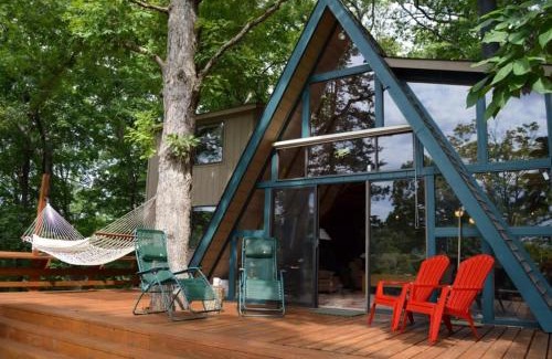 Innsbrook House | Dock and Resort Perks Quiet Lakefront Cottage
