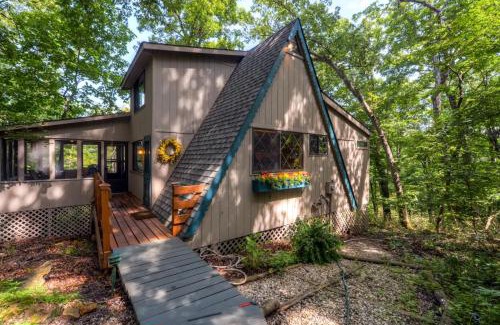 Innsbrook House | Dock and Resort Perks Quiet Lakefront Cottage