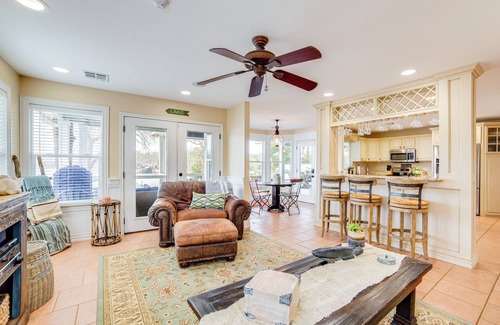 Enchanted Oaks House | Dock & Lake Access: Gem on Cedar Creek Reservoir