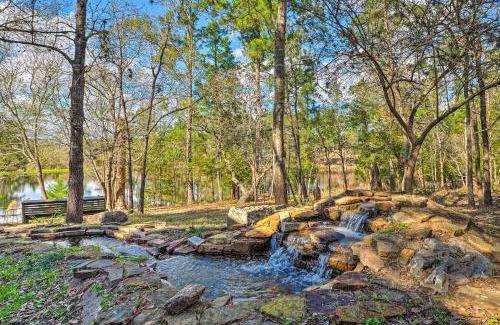 La Grange House | Dock on Lake Siesta Spacious La Grange Retreat!