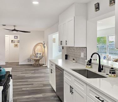 Englewood South House | Dockside Delight Waterfront Gulf Access 4 mins to Beach