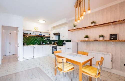 Galway City Centre Apartment | Dockside Haven - Free Parking