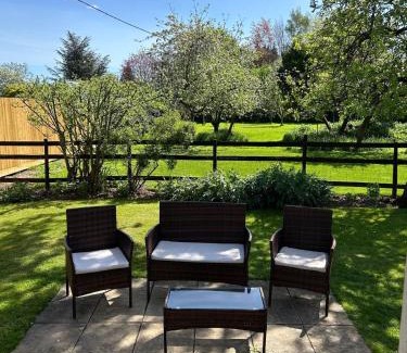 Orleton House | Dog & Family Friendly Private Cottage in Orleton