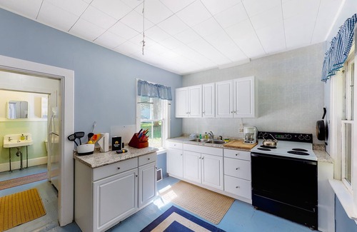 Charlotte Cottage | Dog-friendly cabin right on the lake with lots of space, screened porch, & boats
