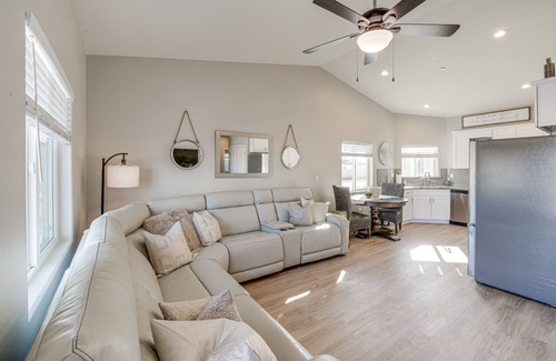 Greenacres House | Dog-Friendly Home Near Golfing in Bakersfield!