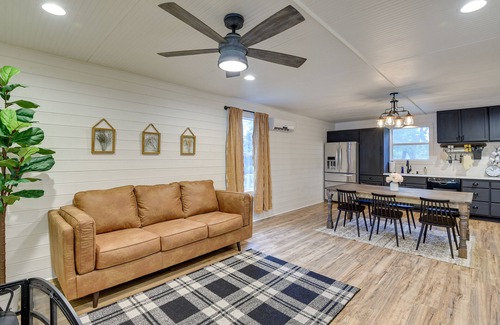 Midlothian House | Dog-Friendly Home w/Yard & Fire Pit in Midlothian