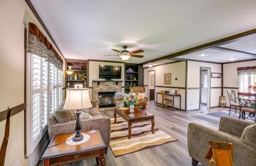 Chilhowie House | Dog-Friendly Home with Mtn Views in Chilhowie!