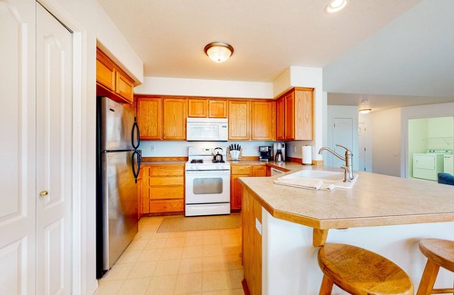 Redmond House | Dog-friendly home with enclosed yard, fireplace, W/D, central AC, & streaming