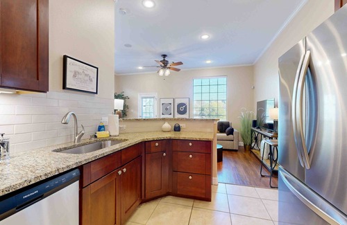 West Congress House | Dog-friendly house with enclosed backyard, W/D, close to Downtown Austin