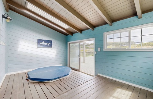Fort Bragg House | Dog-friendly oceanfront home w/beach access, private hot tub & firepit