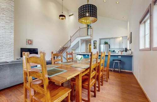 Snoqualmie Pass House | Dog-friendly ski view house with deck and gas grill, dedicated workspace, & W/D