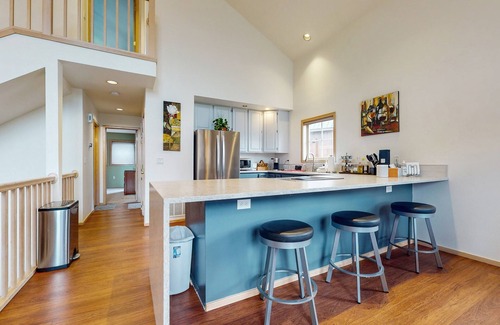 Snoqualmie Pass House | Dog-friendly ski view house with deck and gas grill, dedicated workspace, & W/D