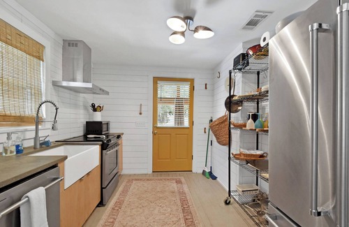 Saint Simons Heights House | Dog Friendly Walk to BBQ & Tacos St. Simons Vacation Rental